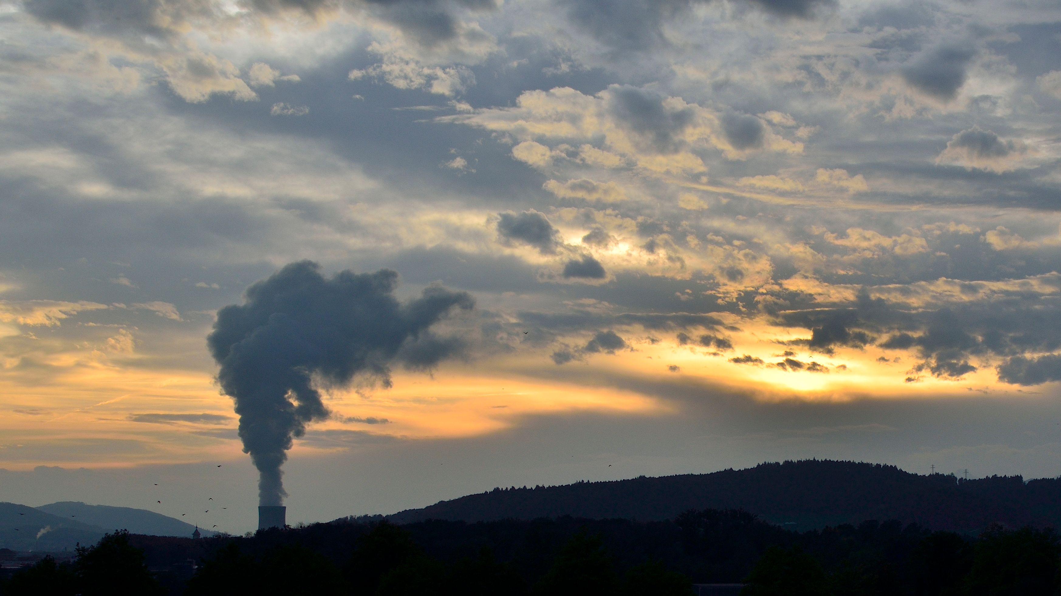 Alt-text is missing.