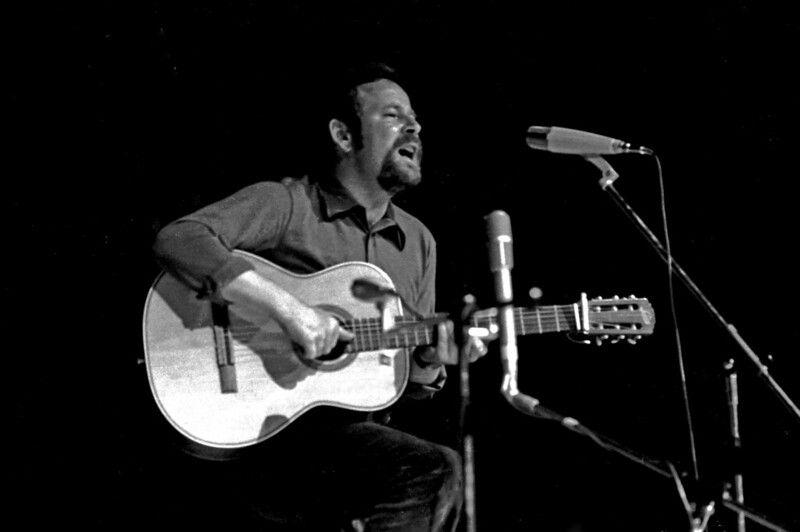 Alt-text is missing.