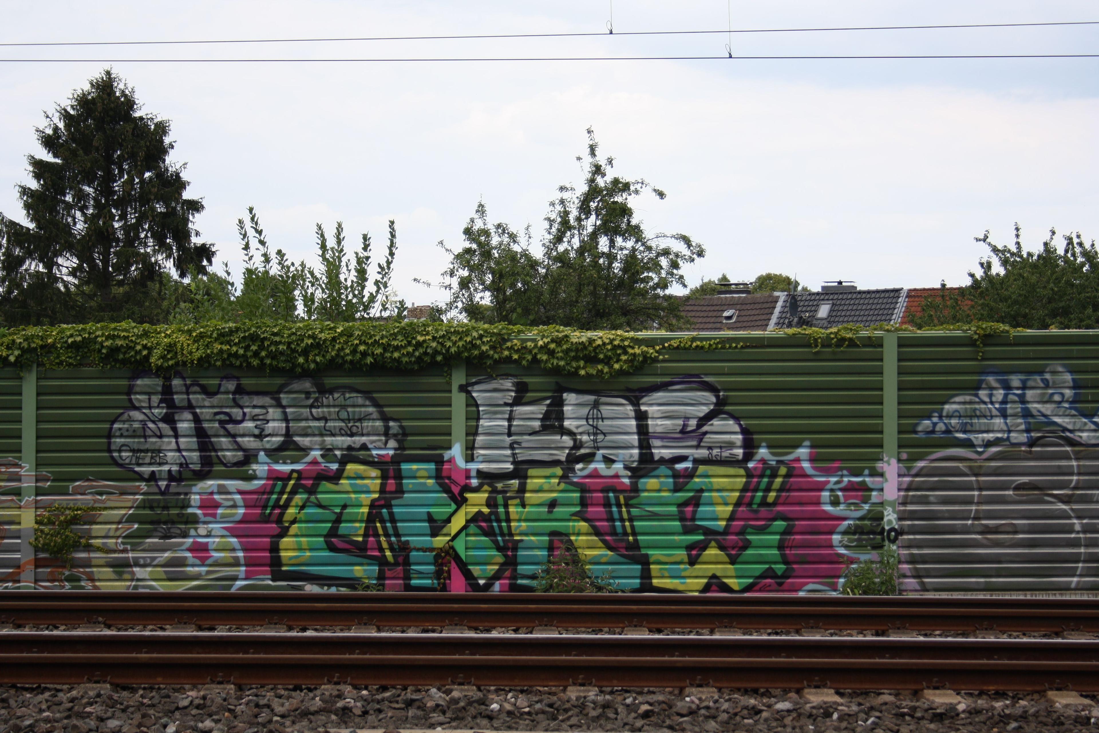 Alt-text is missing.