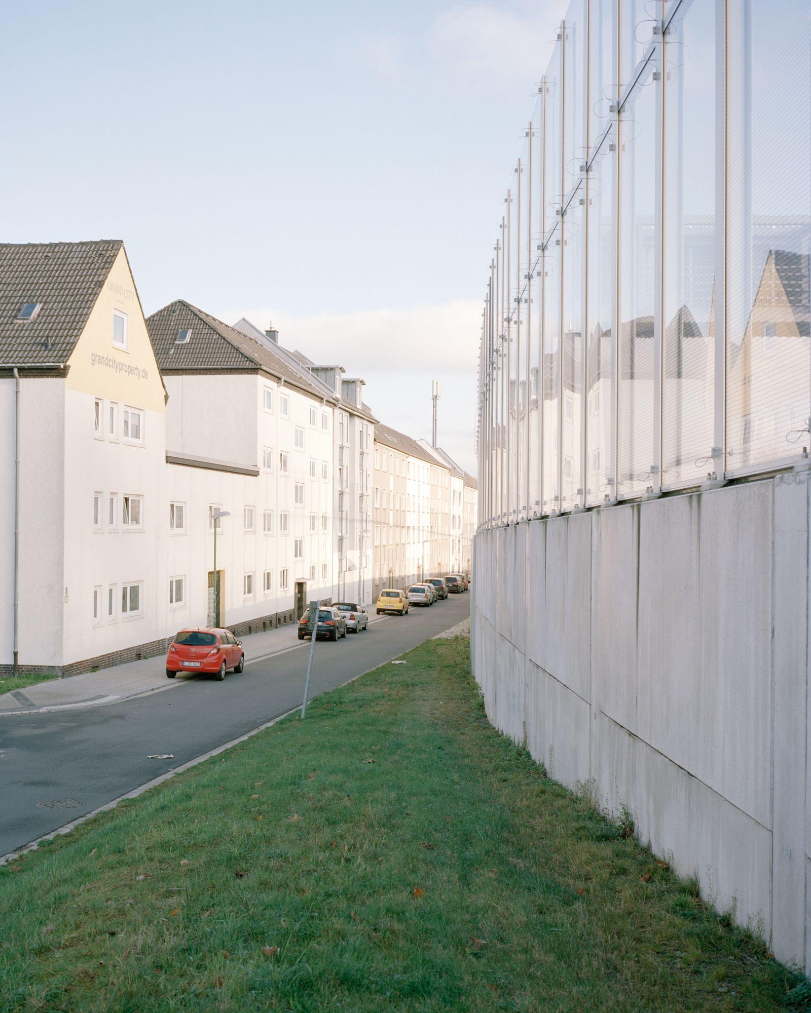 Alt-text is missing.