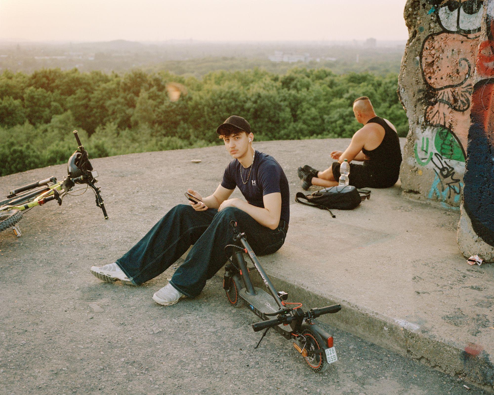 Alt-text is missing.