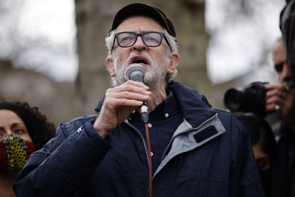 Alt-text is missing.