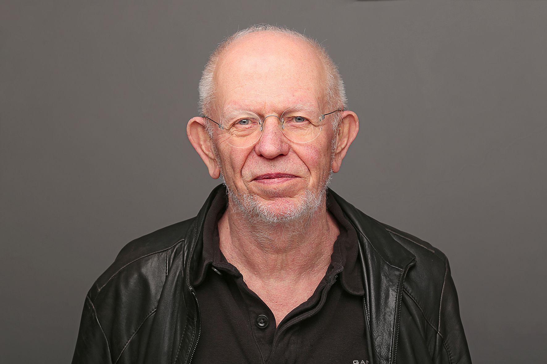 Alt-text is missing.