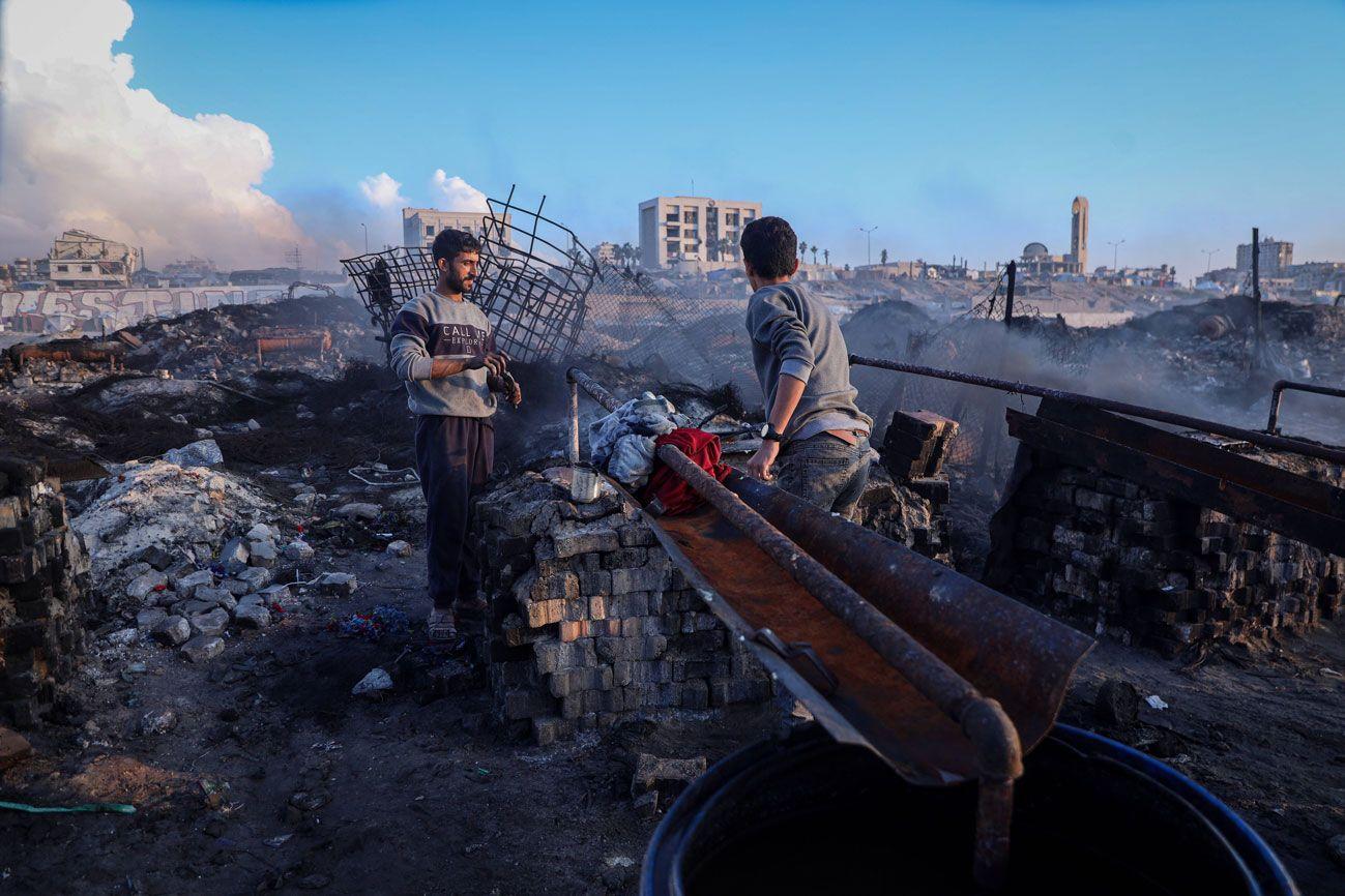 Alt-text is missing.