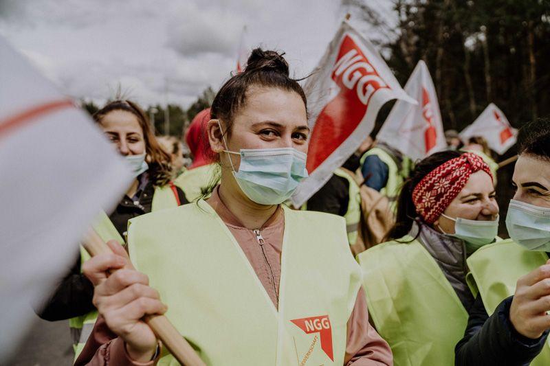 Alt-text is missing.