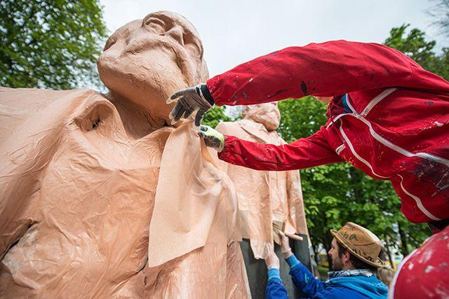 Alt-text is missing.