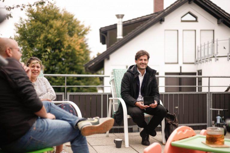 Alt-text is missing.