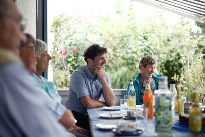 Alt-text is missing.