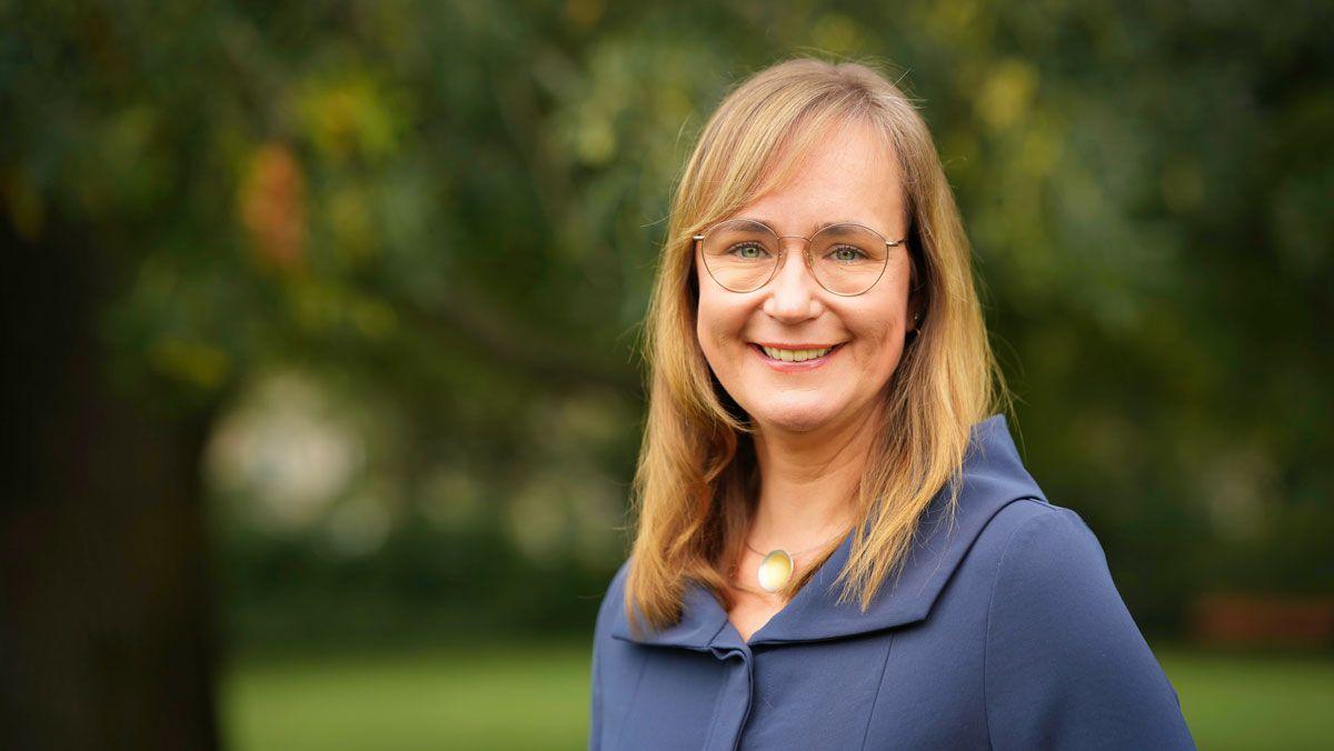 Alt-text is missing.