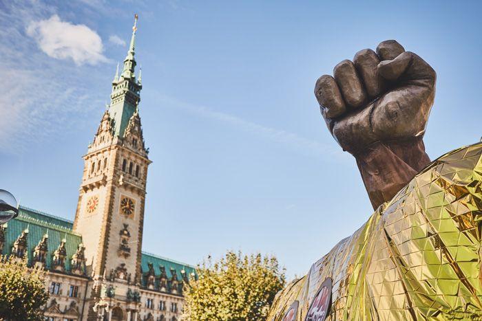 Alt-text is missing.