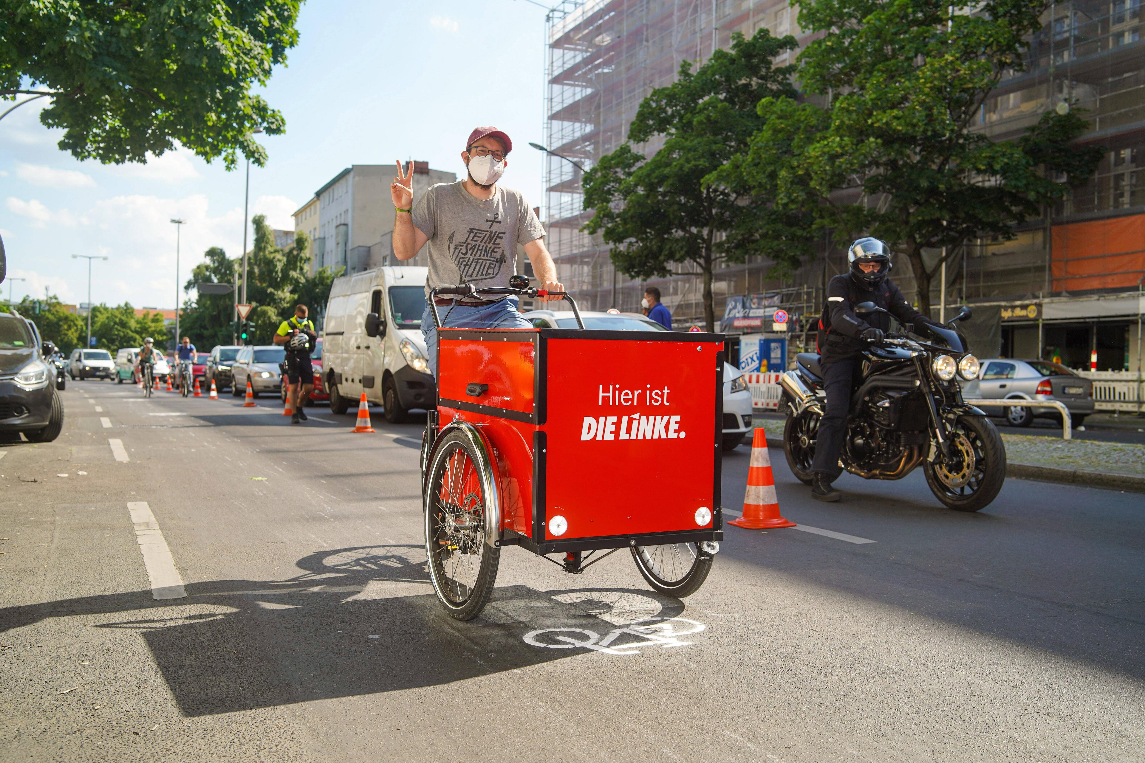 Alt-text is missing.