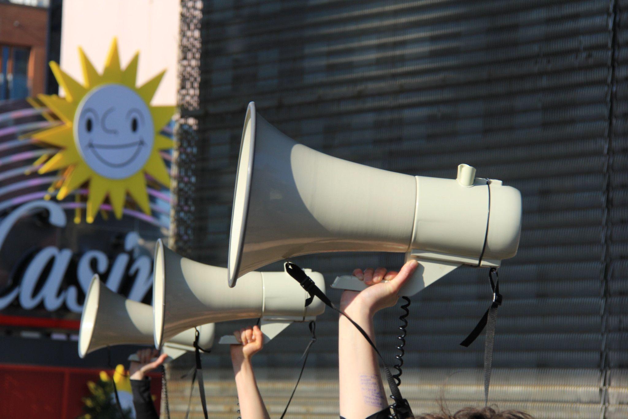 Alt-text is missing.